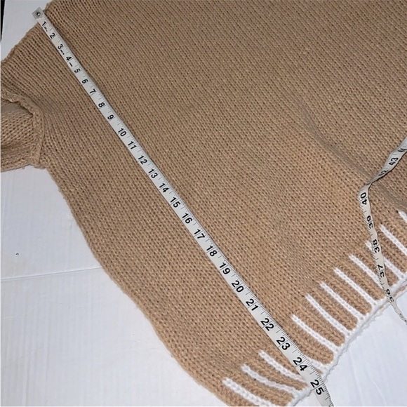 h.i.p. Camel and Cream mockneck Sweater size Medium - Picture 6 of 8